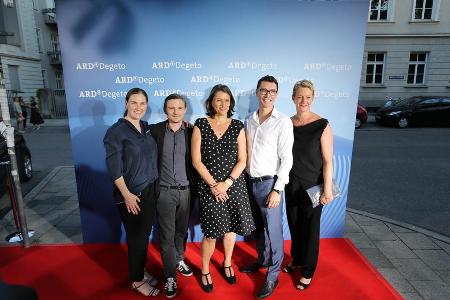 Schauspieler Florian Lukas (2.v.l.) mit den Produzentinnen von Olga Film - Ulli Weber (l.), Anita Schneider und Viola Jäger ...