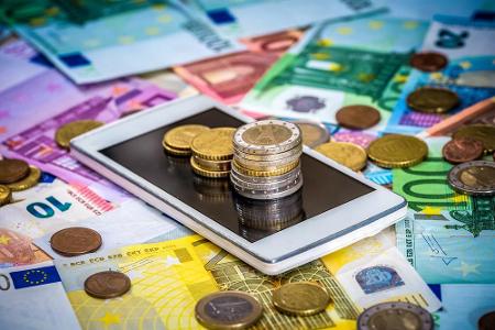 Wie viel billiger wird das Telefonieren nun eigentlich? Standardmäßig wurden bisher zusätzlich 5 Cent pro Minute bei ausgehe...