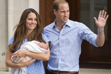 Die stolzen Eltern Catherine und William präsentieren Baby George