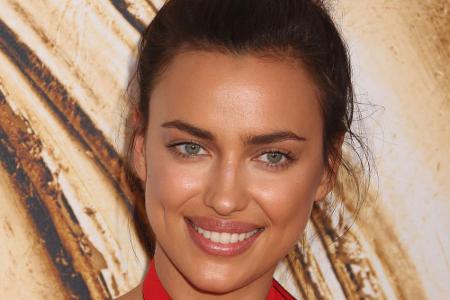 Irina Shayk und der einst als unbezwingbarer Junggeselle geltende Bradley Cooper sind 2017 Eltern geworden. Ende März/Anfang...