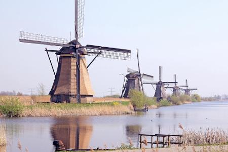Ebenfalls seit 1997 zählen die 19 Mühlen von Kinderdijk zum Welterbe. Südlich der niederländischen Metropole Rotterdam geleg...
