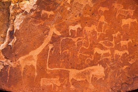 Die Felsbilder von Twyfelfontein im Nordwesten Namibia sind ebenso rätselhaft wie faszinierend. Auf 200 Felsplatten wurden m...