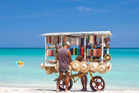 ...und überprüft, wie teuer ein durchschnittlicher Strandtag den Besucher kommt. Dazu wurden die Kosten für Sonnencreme, ein...