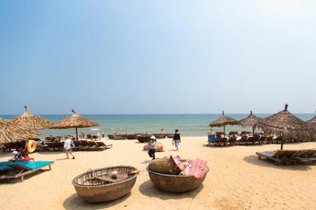 Zunächst aber zu den Billig-Beaches: Auf dem 310. und damit letzten Platz landet der Cua Dai Strand im Vietnam. Nur 12,43 Eu...