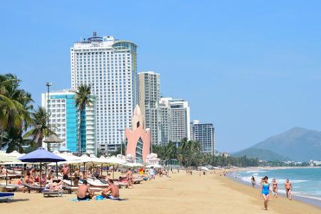 Anderer Strand, dasselbe Land. Der City Beach von Nha Trang liegt unmittelbar in Stadtnähe. Das stört allerdings weniger als...