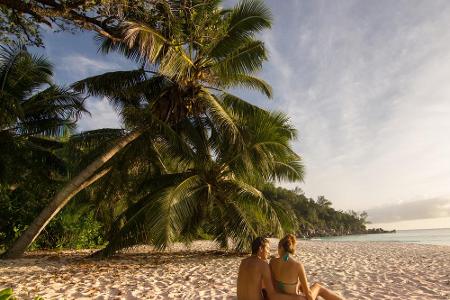 Jetzt aber zu den ruhmlosen Spitzenreitern! Platz 10 geht auf die Seychellen-Insel Praslin. Am Anse Georgette müssen Urlaube...