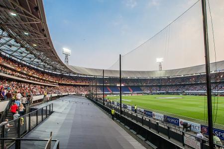De Kuip lautet der Name dieser Arena in Rotterdam. Übersetzt bedeutet das: die Wanne. Feyenoord trägt seine Heimspiele hier ...
