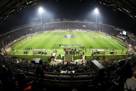Das Tumba von PAOK Thessaloniki gehört zu den stimmungsvollsten Stadien in Griechenland. Zum Einsatz kommen dafür durchaus a...