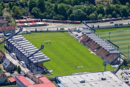 Fußball spielt in der Slowakei nur die zweite Geige hinter Eishockey. Schade, denn das Stadion Ruzomberok hat Stil. Tribünen...