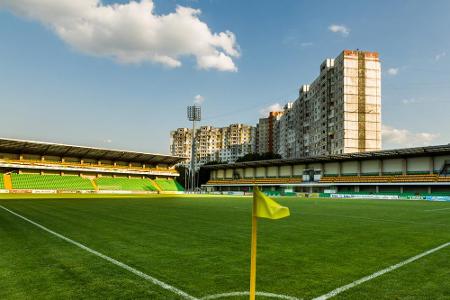 In der gleichen Größenkategorie ist das Zimbur in Chisinau, in Moldawien, zu verorten. Genau 10.400 Fans dürfen rein, um Spi...