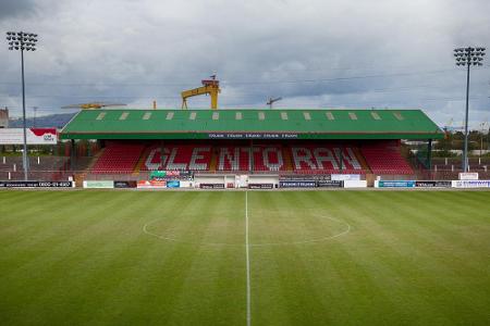 Vom Südosten geht es abermals in den Nordwesten, nach Belfast. Genauer gesagt ins Oval. Spielstätte des bekannten Glentoran ...