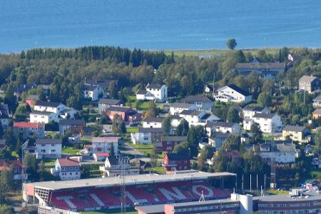 In norwegischen Tromsö finden Fußballfans das Alfheim-Stadion nicht weit entfernt vom Wasser. Platz bietet es momentan für 7...