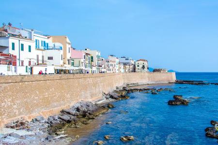 Eher unbekannt ist hingegen Alghero auf der italienischen Mittelmeerinsel Sardinien. Dabei haben sich die 44.000 Einwohner e...