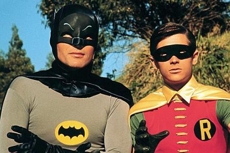 Adam West ist am Freitag im Alter von 88 Jahren gestorben. Lange vor Ben Affleck und Christian Bale verkörperte er in der 19...