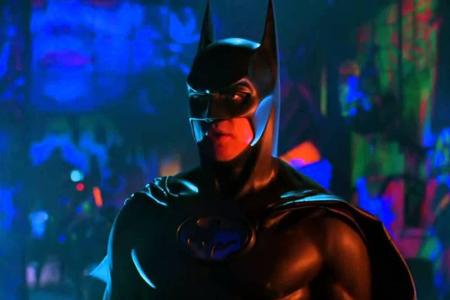 Viel zu bunt und albern fiel Joel Schumachers Interpretation von Batman aus. Den Charme der Adam-West-Serie versuchte er ver...