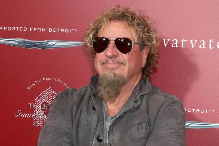 Sammy Hagar (70), Frontsänger von Van Halen, ist davon überzeugt, dass er mit 20 Jahren von zwei Aliens besucht wurde. Er gl...