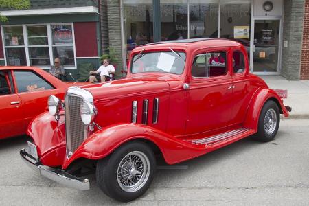 Ein Chevrolet Standard Mercury aus dem Jahre 1933 hat einen Drei-Liter-Motor unter der Haube. 60 PS pushen den Wagen auf übe...