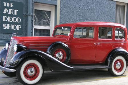 Die US-Autos aus den 30ern haben einfach einen wundervollen Charme - so auch der 1934er Buick. Unter der Haube schnurrt ein ...