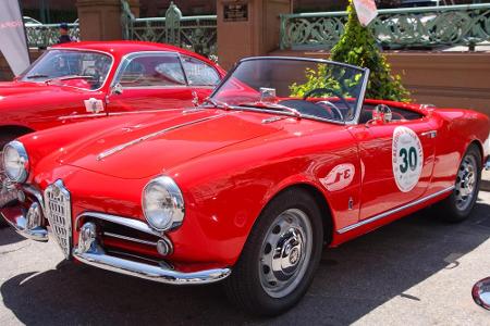 Ein echtes Leichtgewicht ist der Alfa Romeo Giulietta aus dem Jahre 1954. Je nach Karosserieversion wiegt das Fahrzeug zwisc...