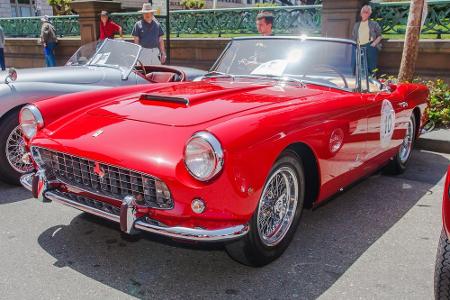 Diesen Wagen gibt es nur 241 Mal: Den Ferrari 250 GT Cabriolet. Die ersten 41 Exemplare haben einen 220-PS-Motor unter der H...