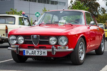 Ein italienischer Klassiker der 70er Jahre ist der Alfa Romeo 2000 GT Veloce. Das Fahrzeug ist auch heute noch sehr beliebt.