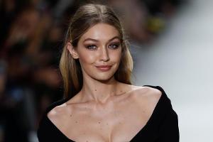 Neu-Mama Gigi Hadid ist zurück auf dem Laufsteg