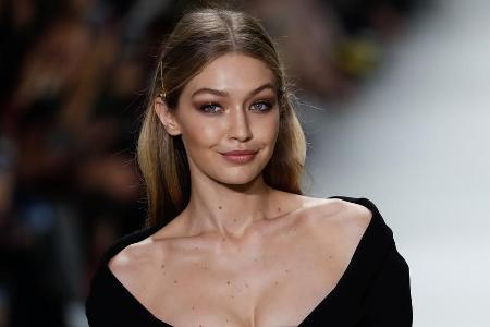 Model Gigi Hadid freut sich über ihr Laufsteg-Comeback. Model Gigi Hadid freut sich über ihr Laufsteg-Comeback.