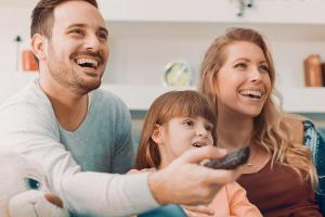 Kindersicherung für den Fernseher: Diese Möglichkeiten gibt es