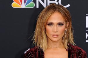 Jennifer Lopez teilt Fotos vom "Shotgun Wedding"-Set