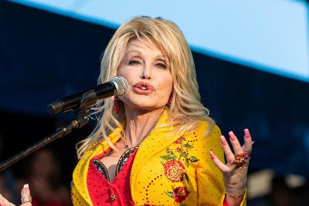 Dolly Parton unterstützte die Entwicklung des Moderna-Impfstoffes.