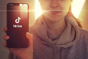 TikTok mit neuen Funktionen gegen Mobbing