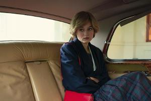 Emma Corrin sieht Prinzessin Diana in "The Crown" zum Verwechseln ähnlich.
