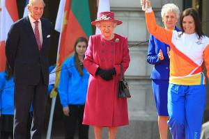 Nicht ohne meine Handtasche! Neue Queen-Statue in Australien enthüllt