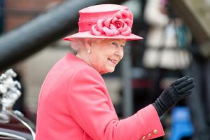 Offizielles Porzellan zum 95. Geburtstag von Queen Elizabeth enthüllt