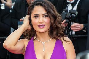 Salma Hayek: So gut sieht die 54-Jährige im Badeanzug aus