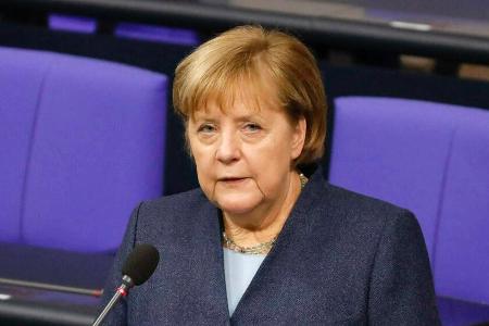 Angela Merkel und ihre Regierung sahen sich zu weiteren Einschnitten im Alltag gezwungen.