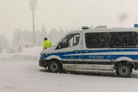 In Fichtelberg in Sachsen wurden am Sonntag fast alle Autofahrer kontrolliert. In Fichtelberg in Sachsen wurden am Sonntag fast alle Autofahrer kontrolliert.