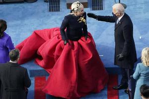 Lady Gaga: Symbolträchtiges Outfit für Bidens Amtseinführung