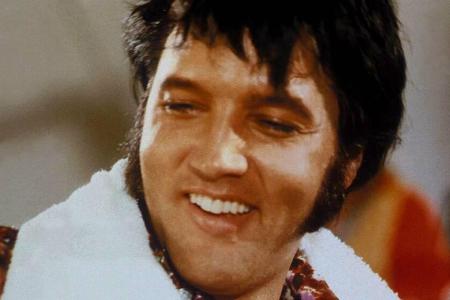 Elvis Presley bei einem Auftritt im Jahr 1971 Elvis Presley bei einem Auftritt im Jahr 1971