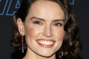 Daisy Ridley und weitere Stars: Backen für den guten Zweck