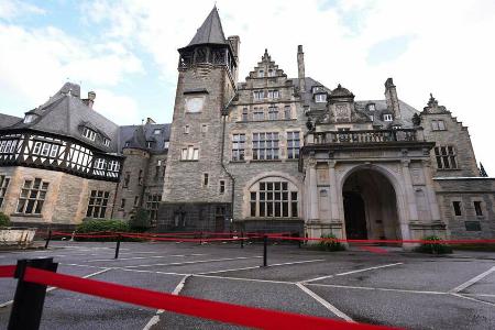 Schloss Friedrichshof in Kronberg wird zur Drehkulissen von Schloss Friedrichshof in Kronberg wird zur Drehkulissen von