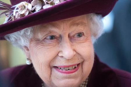 Queen Elizabeth II. hat eine Stelle im Palast frei. Queen Elizabeth II. hat eine Stelle im Palast frei.
