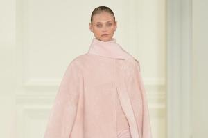 Gekonnt verpackt: Wie Oversize-Pullis unter die Winterjacke passen