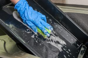 Weg mit den Krusten: Das Backblech richtig reinigen