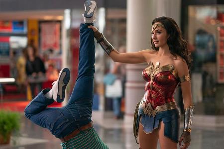 Wonder Woman (Gal Gadot) hat mit einem Schurken leichtes Spiel