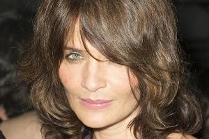 Helena Christensen veranstaltet freizügige Lockdown-Modenschau