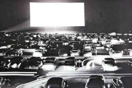 Das Autokino in Gravenbruch - vor 60 Jahren wurde dort das erste Autokino Deutschlands eröffnet.