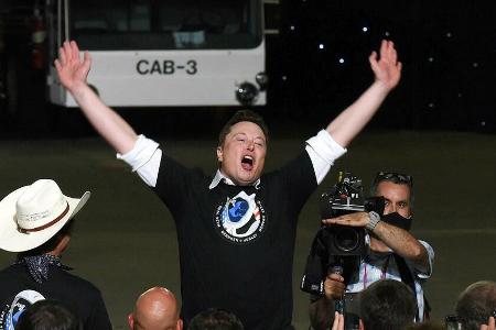 SpaceX-Chef Elon Musk jubelt in Florida.