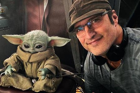 Robert Rodriguez und Baby Yoda alias 