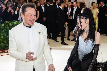 Elon Musk und Grimes auf der Met Gala 2018. Elon Musk und Grimes auf der Met Gala 2018.
